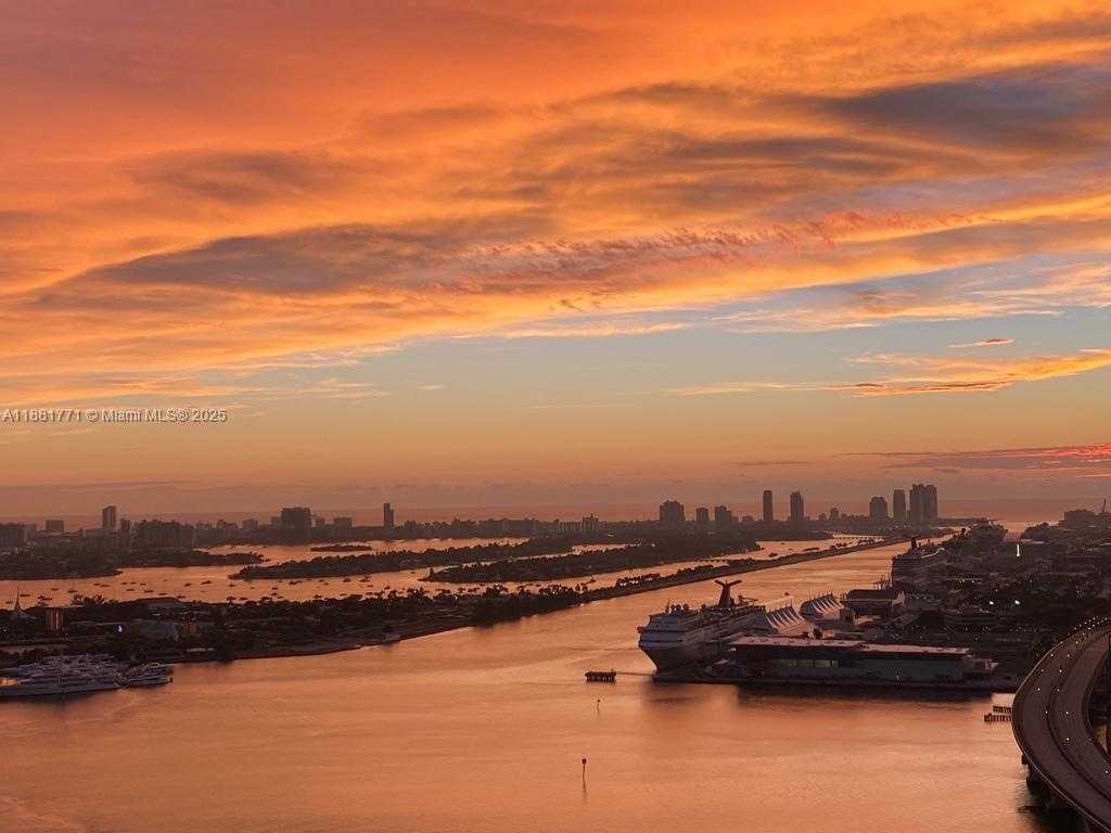Small Image of 888 BISCAYNE BLVD #3001, Miami Number 30