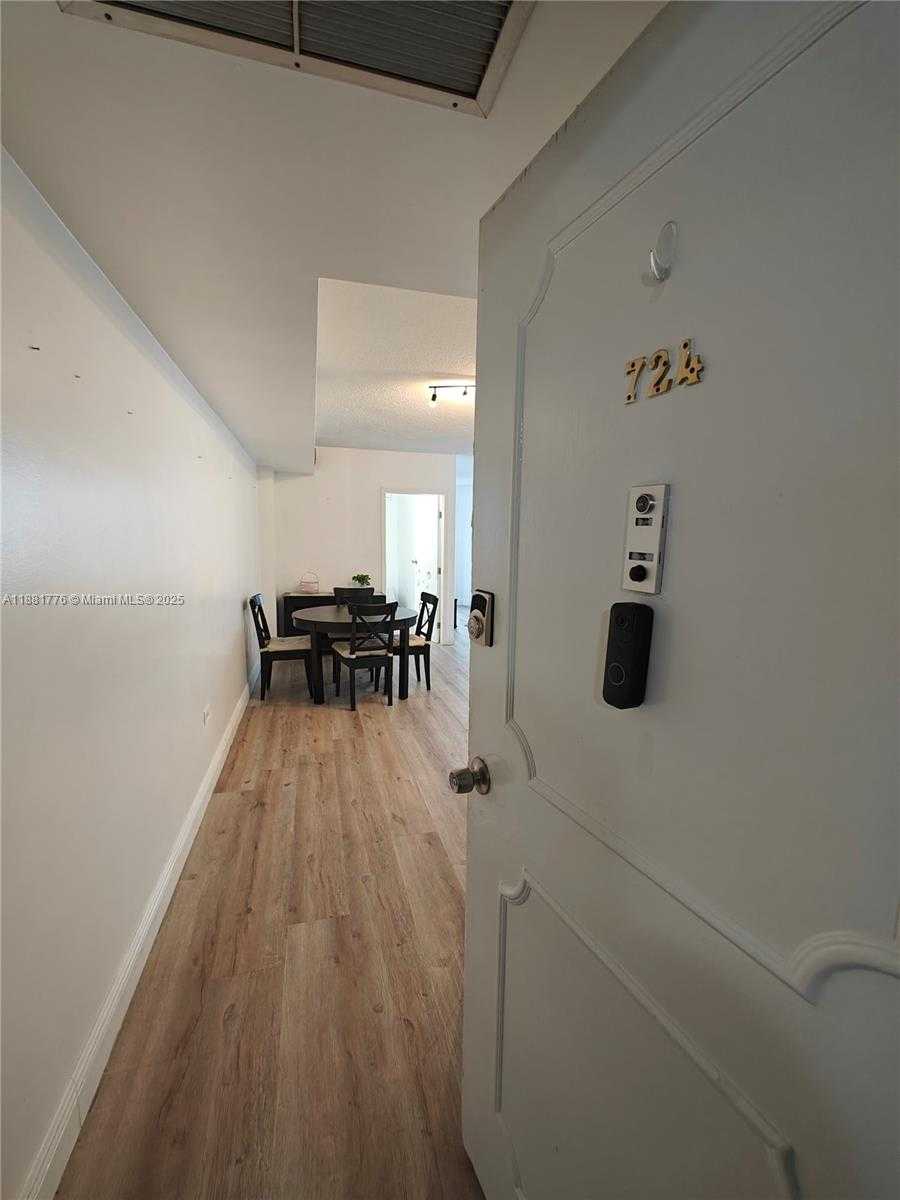 Small Image of 905 BRICKELL BAY DR #724, Miami Number 31