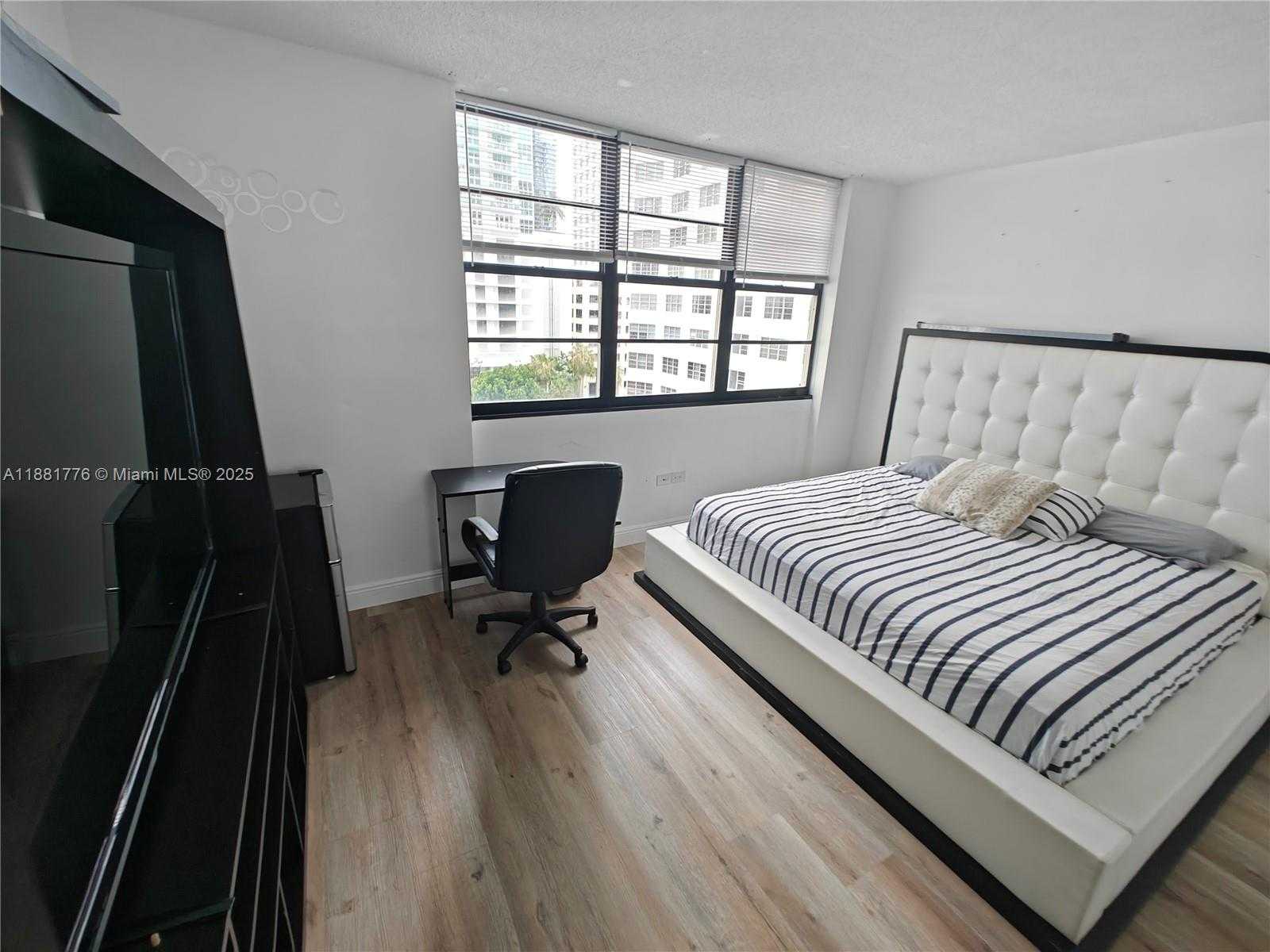 Small Image of 905 BRICKELL BAY DR #724, Miami Number 47