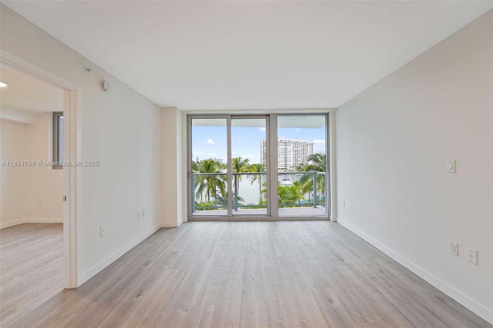 Small Image of 1500 BAY RD #N-1512, Miami Beach Number 5