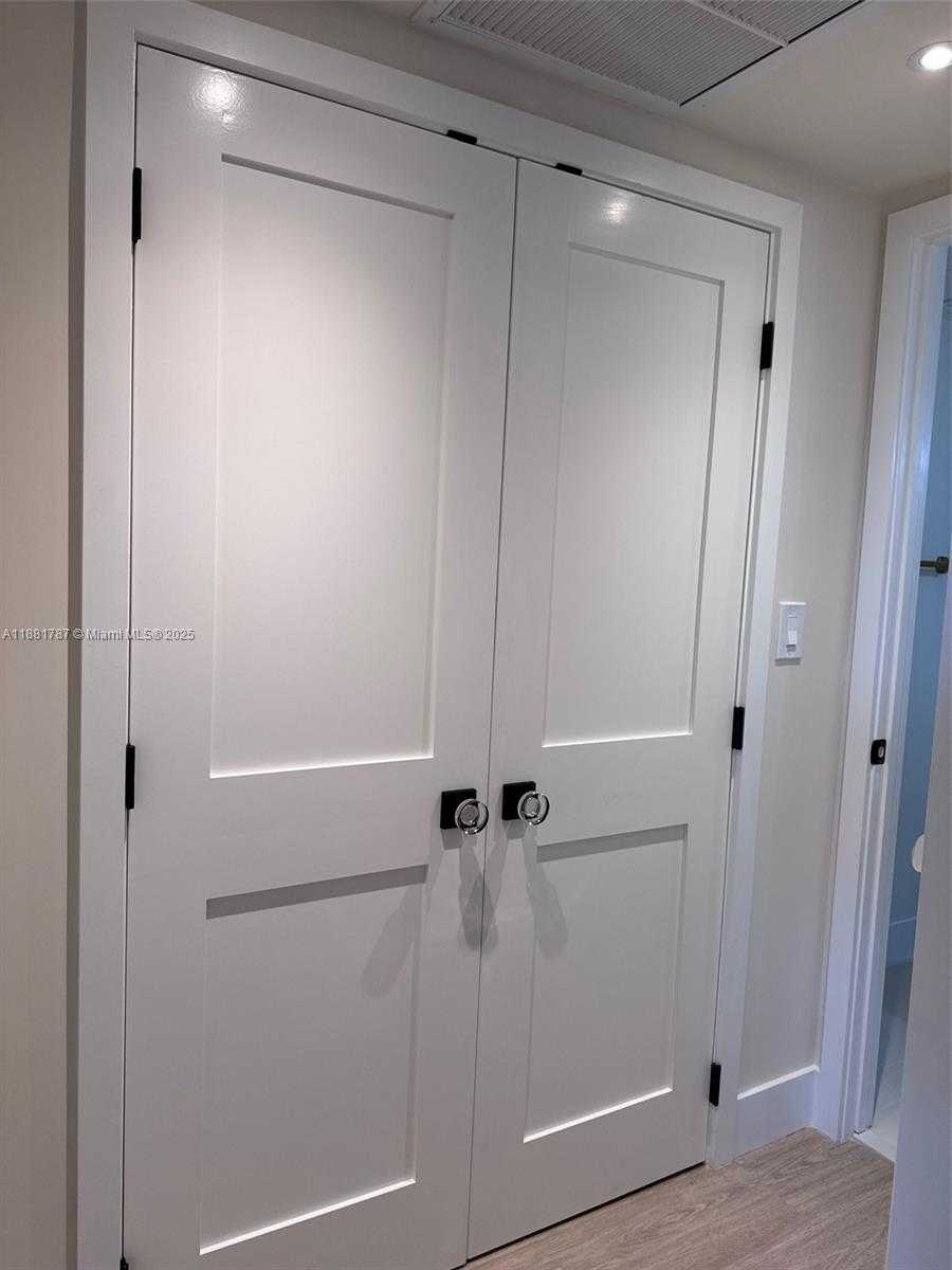 Small Image of 90 EDGEWATER DR #212, Coral Gables Number 11