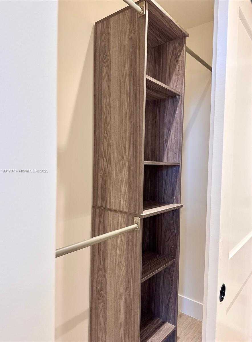 Small Image of 90 EDGEWATER DR #212, Coral Gables Number 15