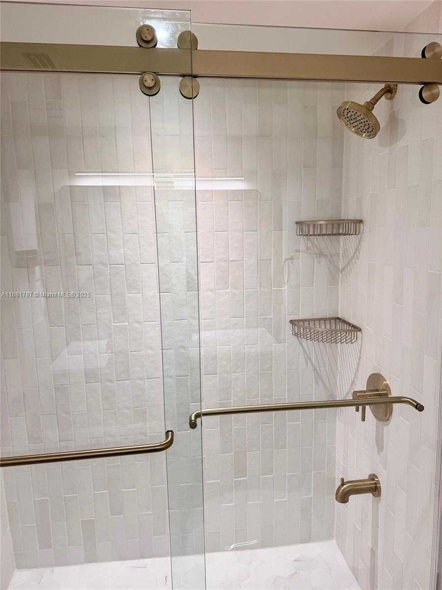 Small Image of 90 EDGEWATER DR #212, Coral Gables Number 19