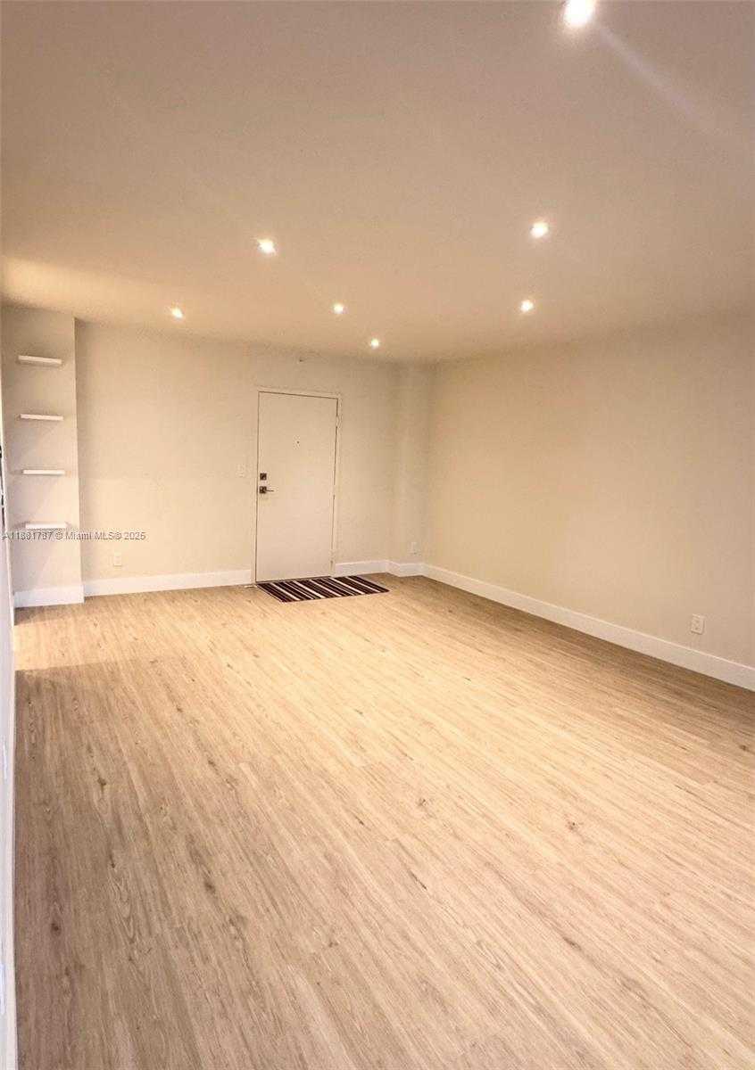 Small Image of 90 EDGEWATER DR #212, Coral Gables Number 21