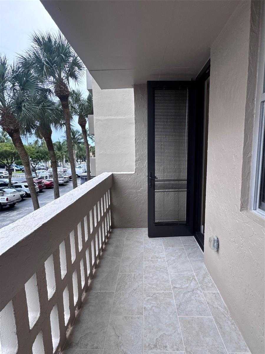 Small Image of 90 EDGEWATER DR #212, Coral Gables Number 25