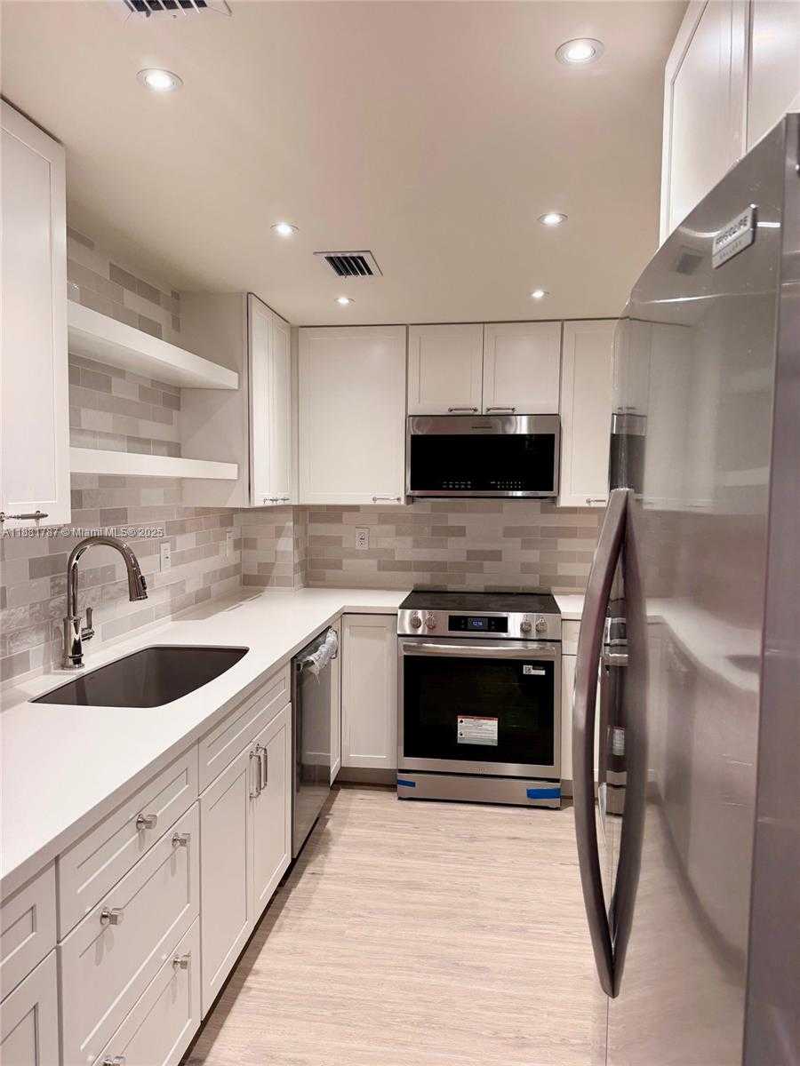 Small Image of 90 EDGEWATER DR #212, Coral Gables Number 3