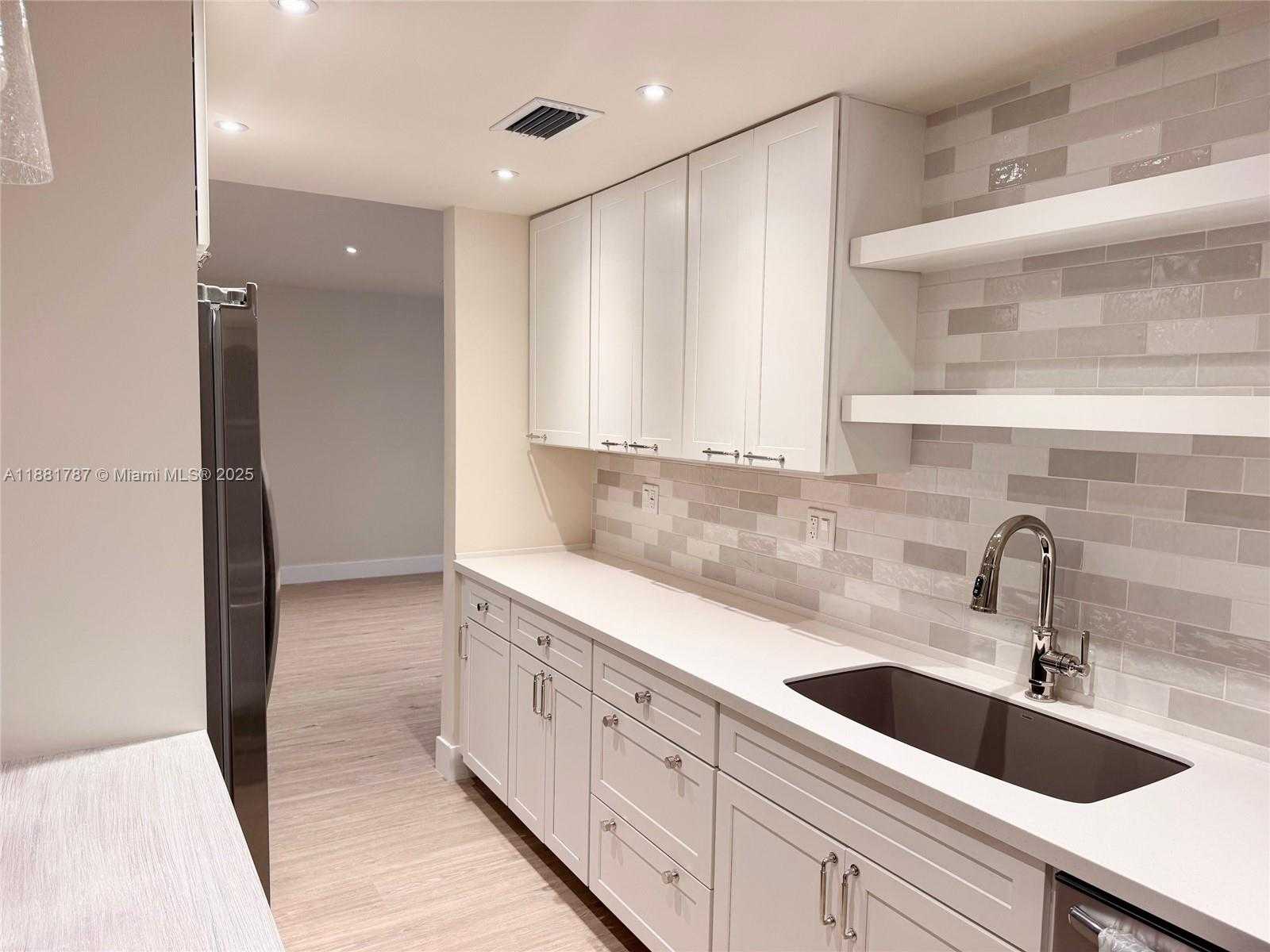 Small Image of 90 EDGEWATER DR #212, Coral Gables Number 5