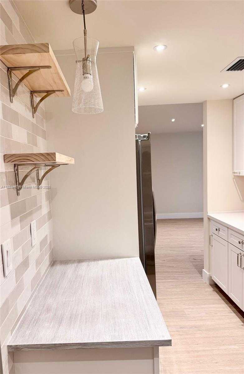 Small Image of 90 EDGEWATER DR #212, Coral Gables Number 6