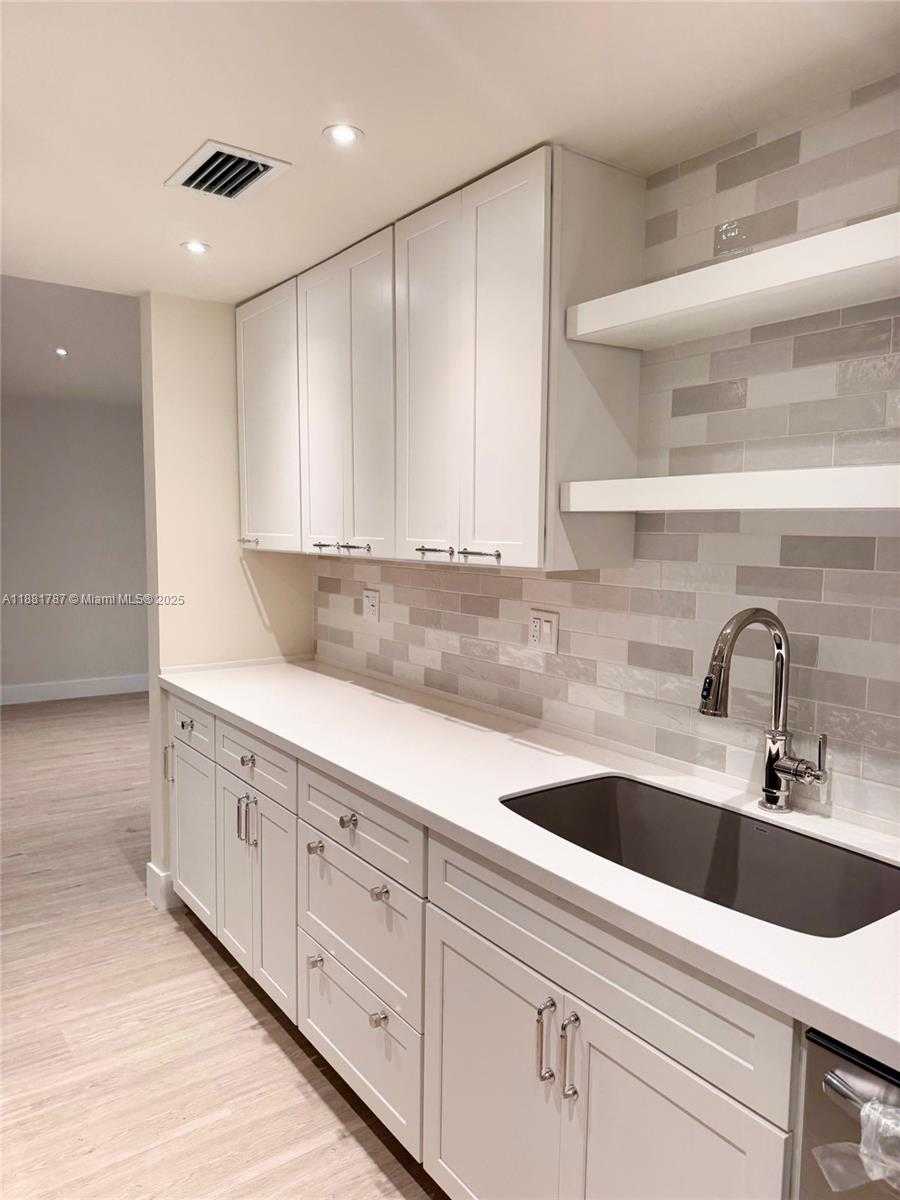 Small Image of 90 EDGEWATER DR #212, Coral Gables Number 7