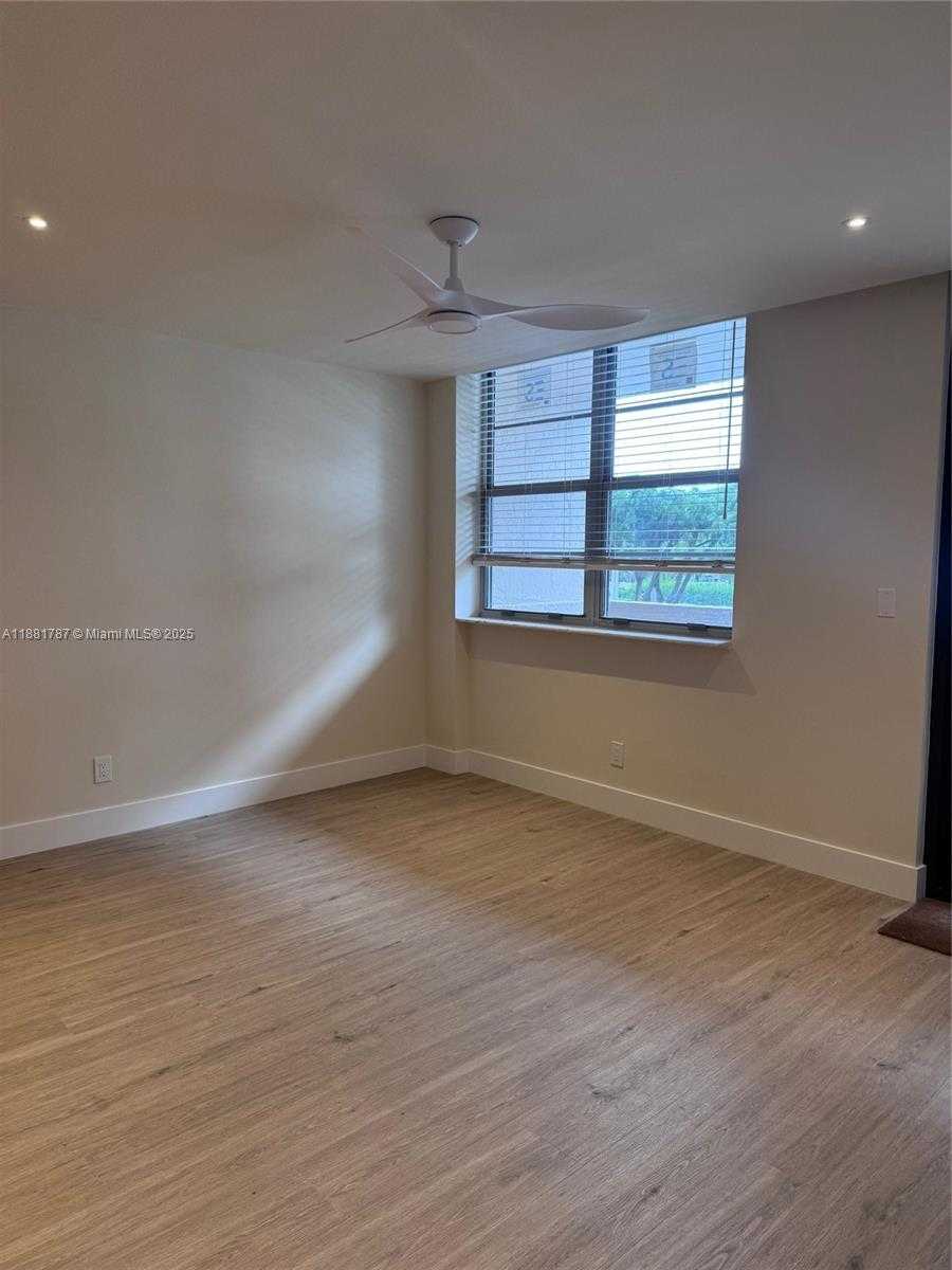 Small Image of 90 EDGEWATER DR #212, Coral Gables Number 8