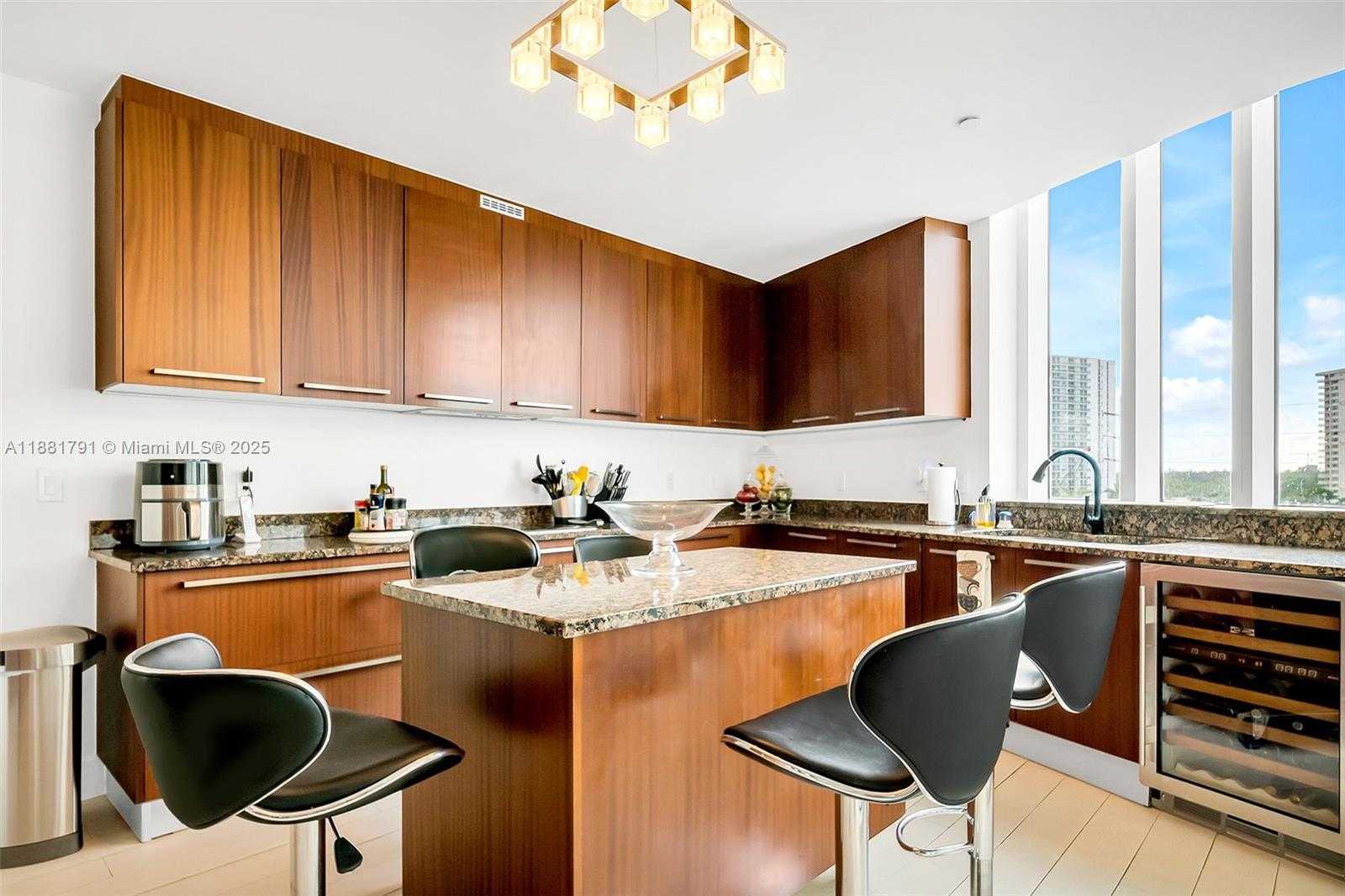 Small Image of 15901 COLLINS AVE #404, Sunny Isles Beach Number 18