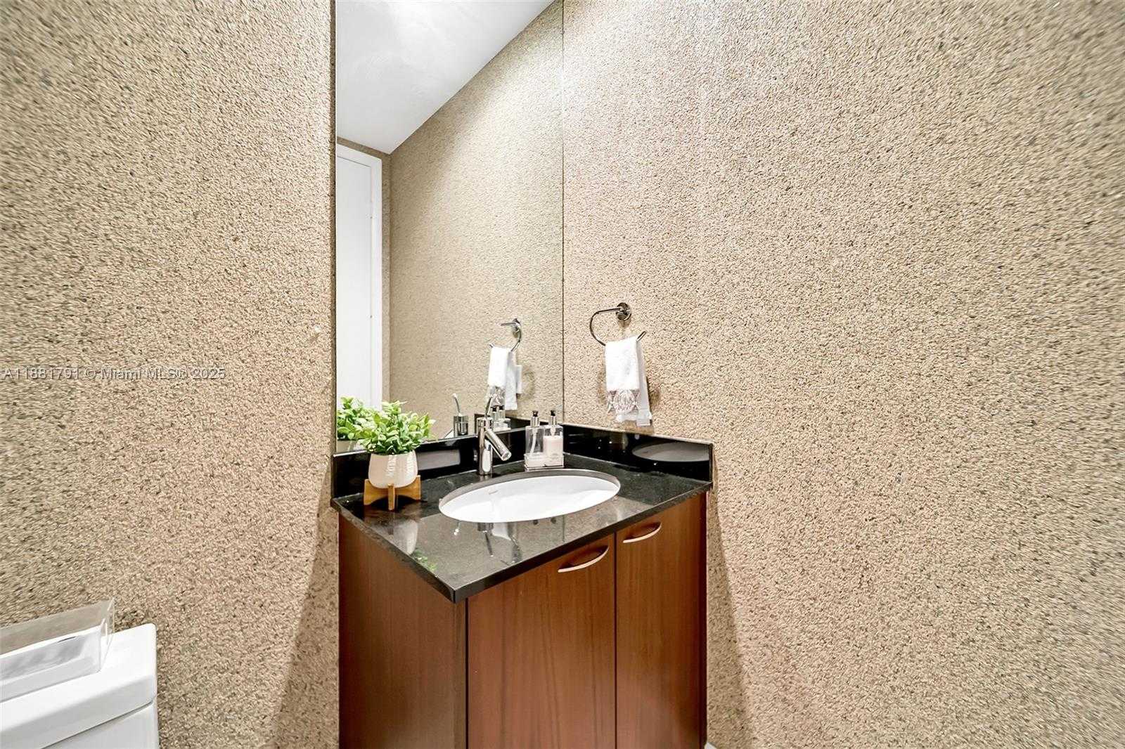 Small Image of 15901 COLLINS AVE #404, Sunny Isles Beach Number 23