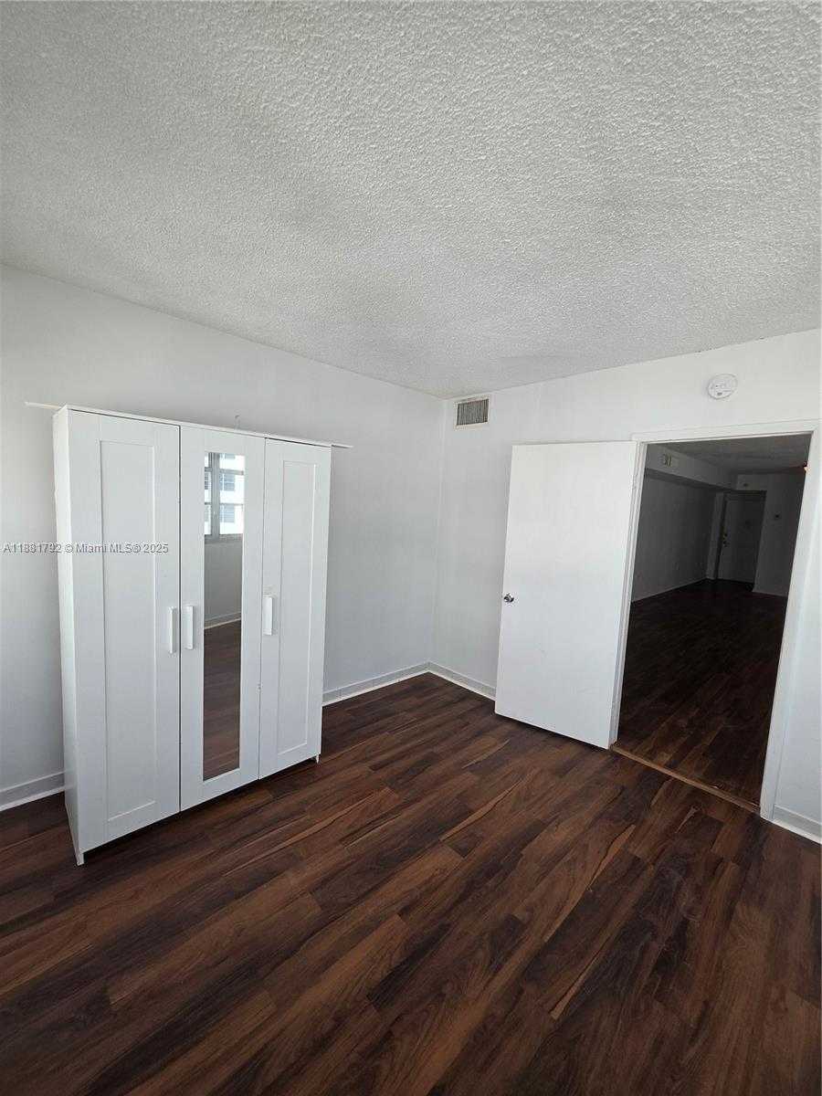 Small Image of 905 BRICKELL BAY DR #1522, Miami Number 10