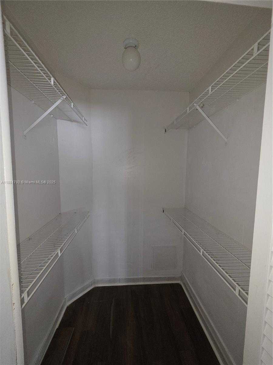 Small Image of 905 BRICKELL BAY DR #1522, Miami Number 14