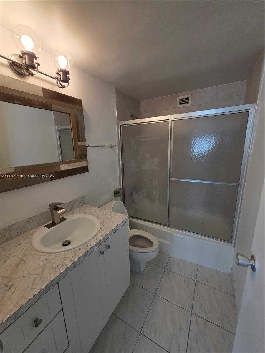Small Image of 905 BRICKELL BAY DR #1522, Miami Number 18