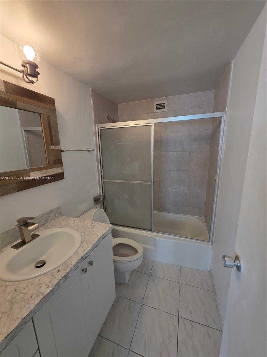 Small Image of 905 BRICKELL BAY DR #1522, Miami Number 19