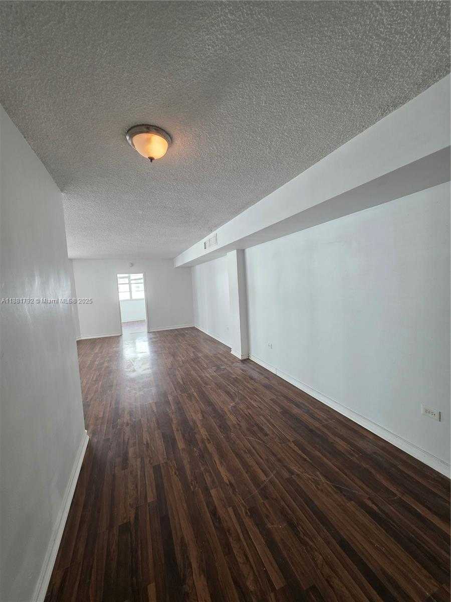 Small Image of 905 BRICKELL BAY DR #1522, Miami Number 3