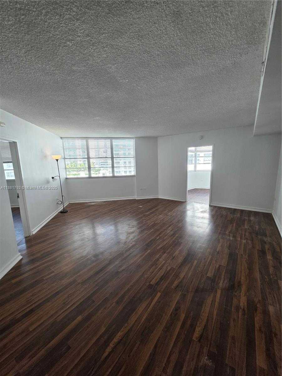 Small Image of 905 BRICKELL BAY DR #1522, Miami Number 4