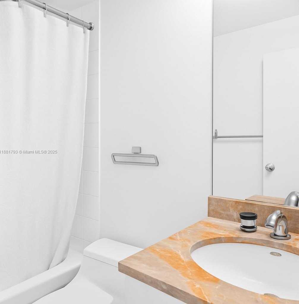 Small Image of 888 BRICKELL KEY #2510, Miami Number 19
