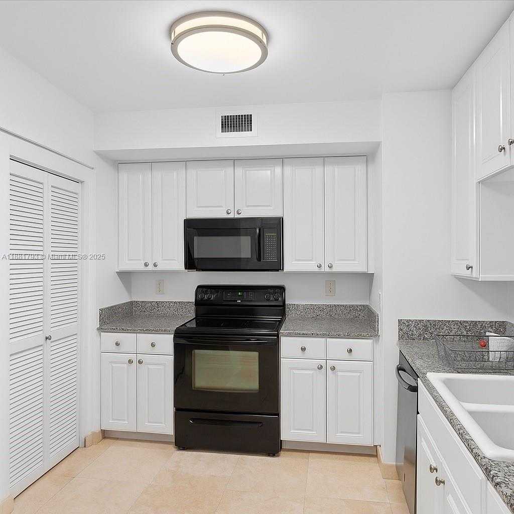 Small Image of 888 BRICKELL KEY #2510, Miami Number 20