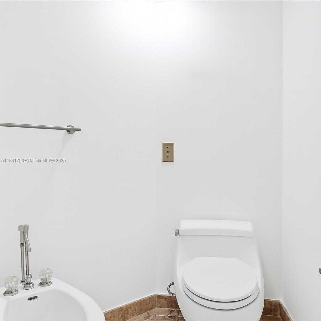 Small Image of 888 BRICKELL KEY #2510, Miami Number 22