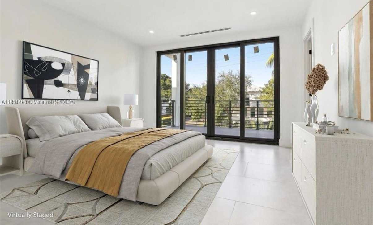 Small Image of 3390 OAK AVE, Miami Number 14