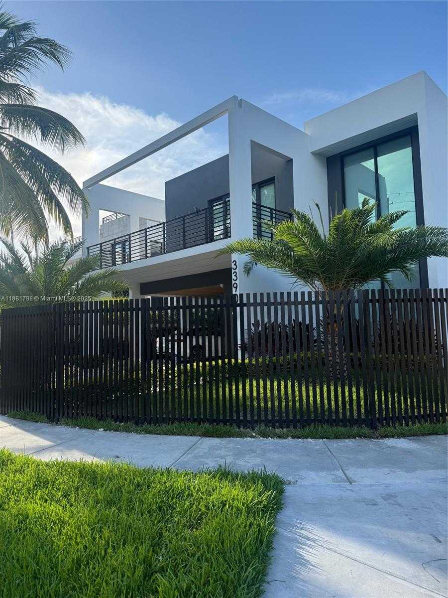 Small Image of 3390 OAK AVE, Miami Number 18