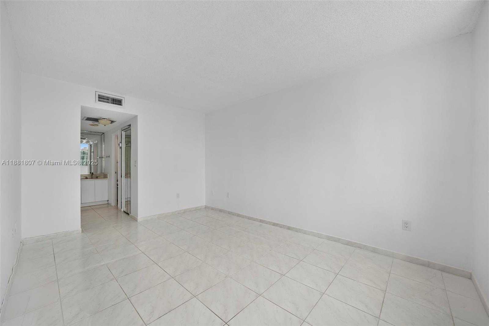 Small Image of 300 BAYVIEW DR #1711, Sunny Isles Beach Number 12