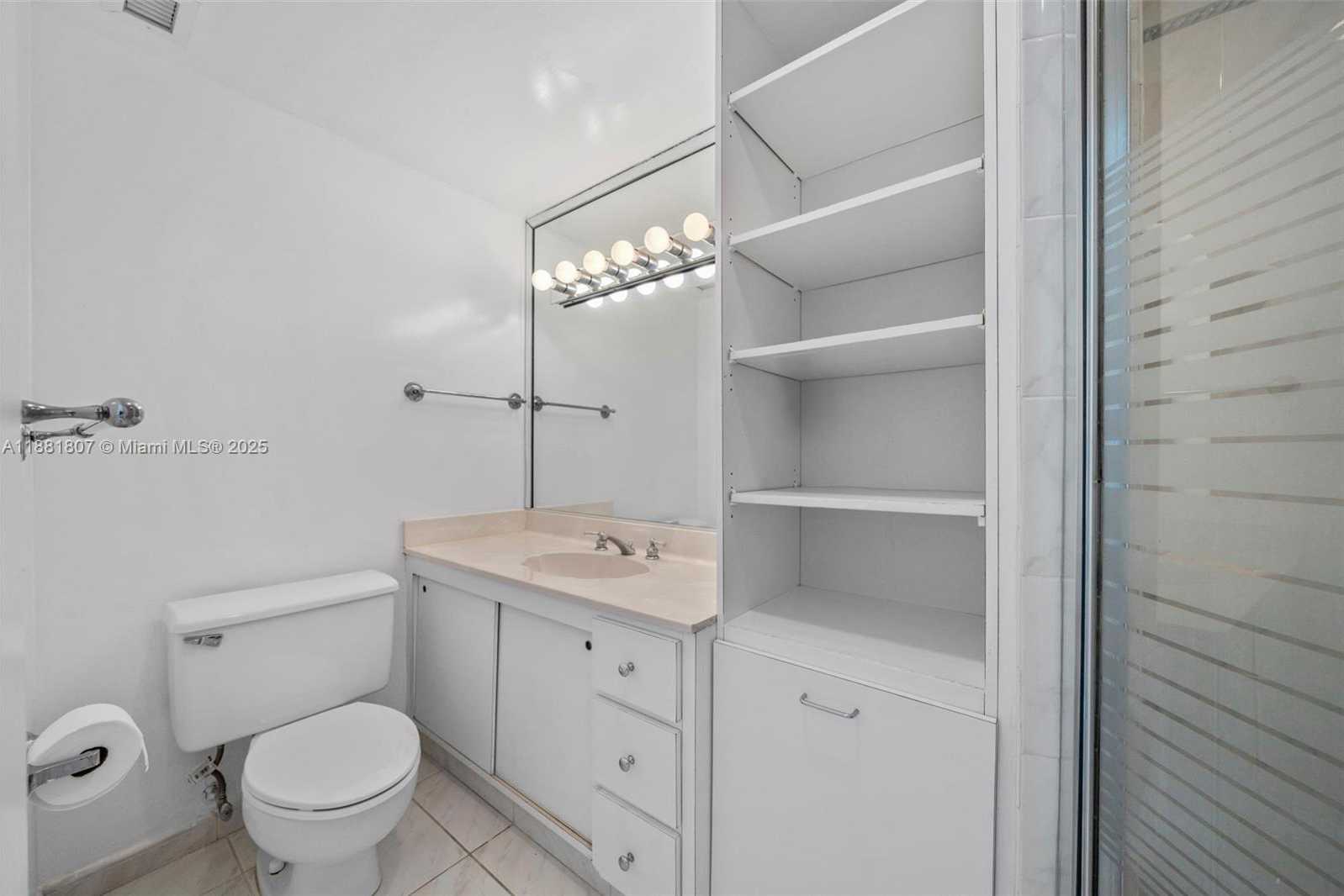 Small Image of 300 BAYVIEW DR #1711, Sunny Isles Beach Number 15