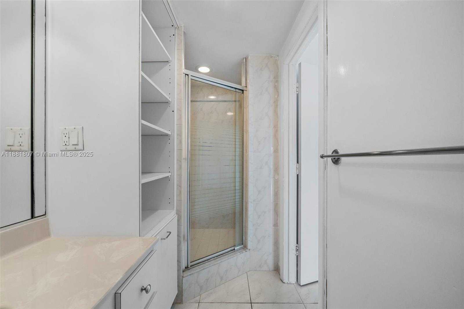 Small Image of 300 BAYVIEW DR #1711, Sunny Isles Beach Number 16
