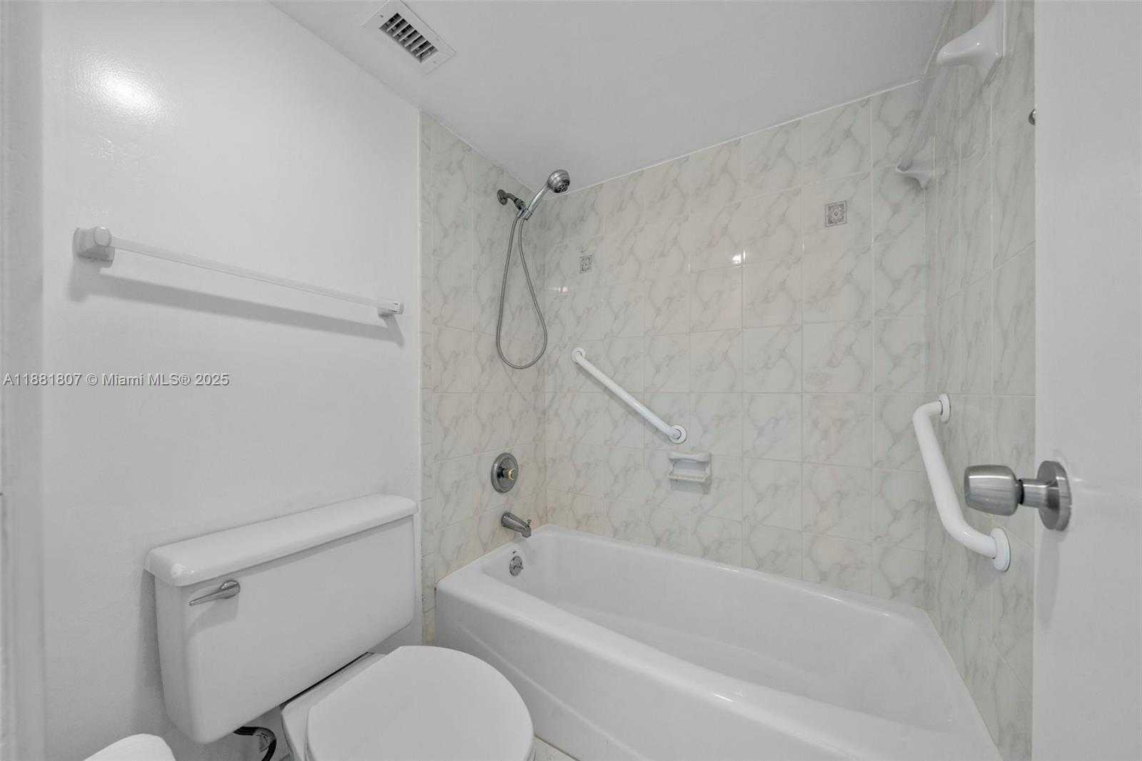 Small Image of 300 BAYVIEW DR #1711, Sunny Isles Beach Number 18