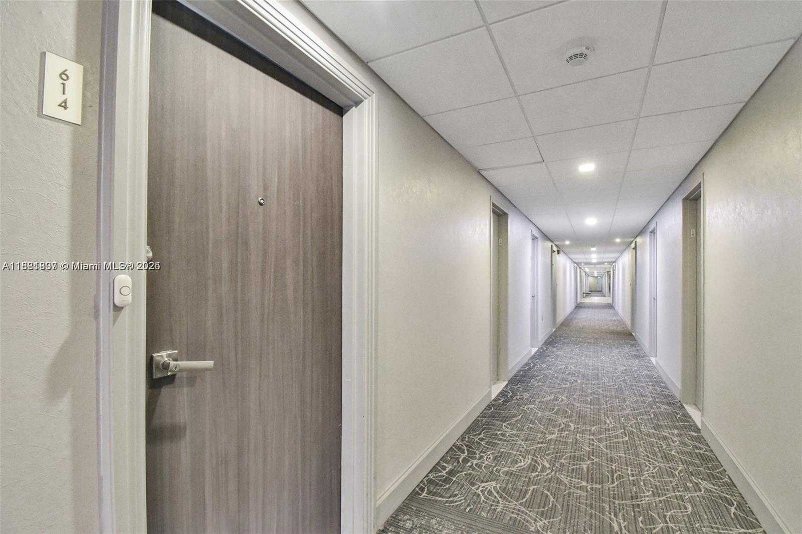 Small Image of 300 BAYVIEW DR #1711, Sunny Isles Beach Number 21