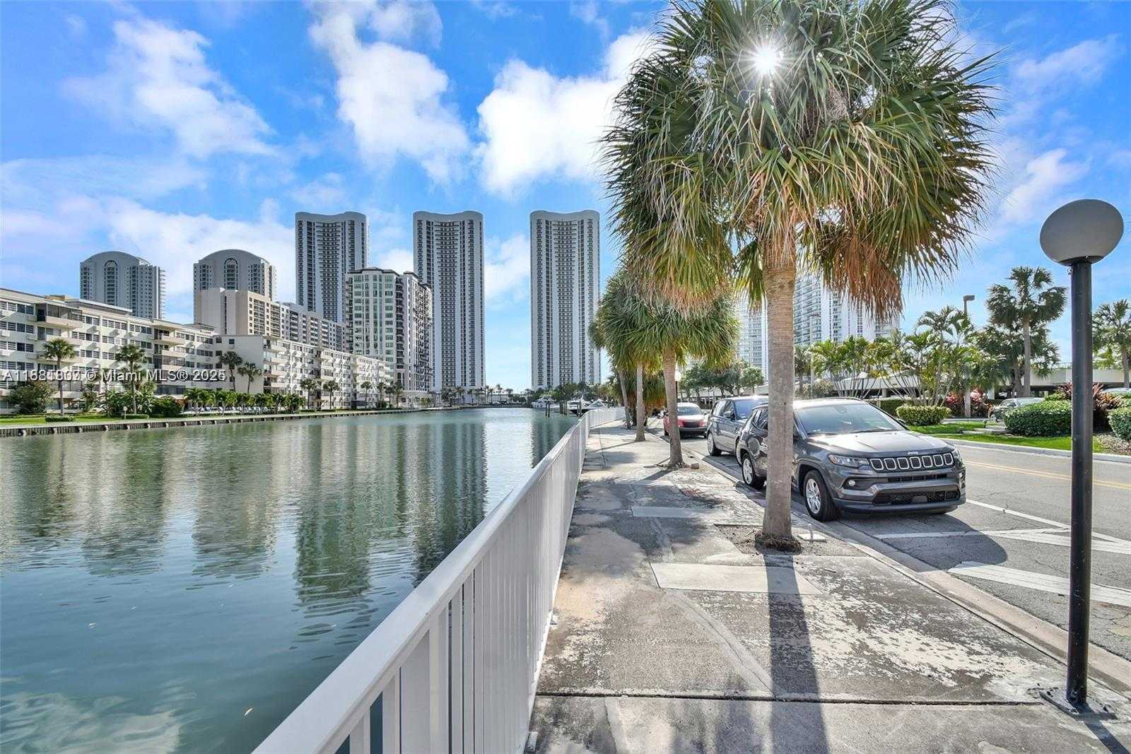 Small Image of 300 BAYVIEW DR #1711, Sunny Isles Beach Number 23