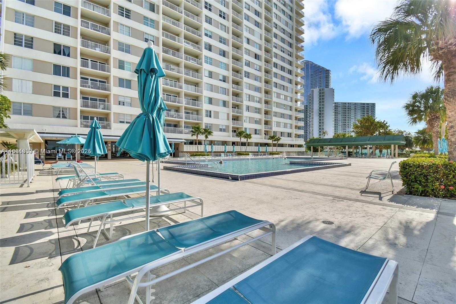 Small Image of 300 BAYVIEW DR #1711, Sunny Isles Beach Number 24