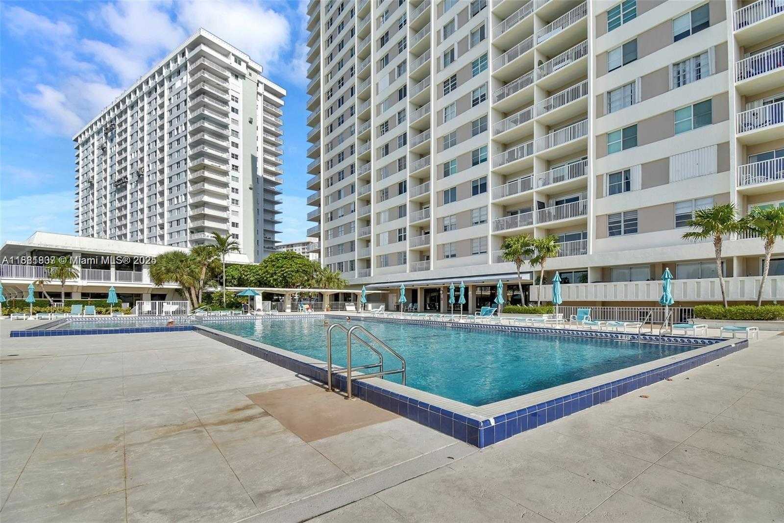 Small Image of 300 BAYVIEW DR #1711, Sunny Isles Beach Number 25