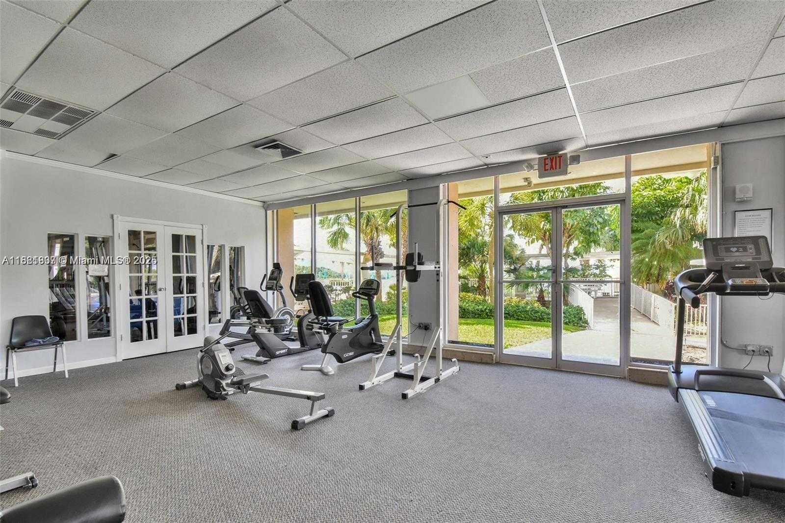 Small Image of 300 BAYVIEW DR #1711, Sunny Isles Beach Number 26