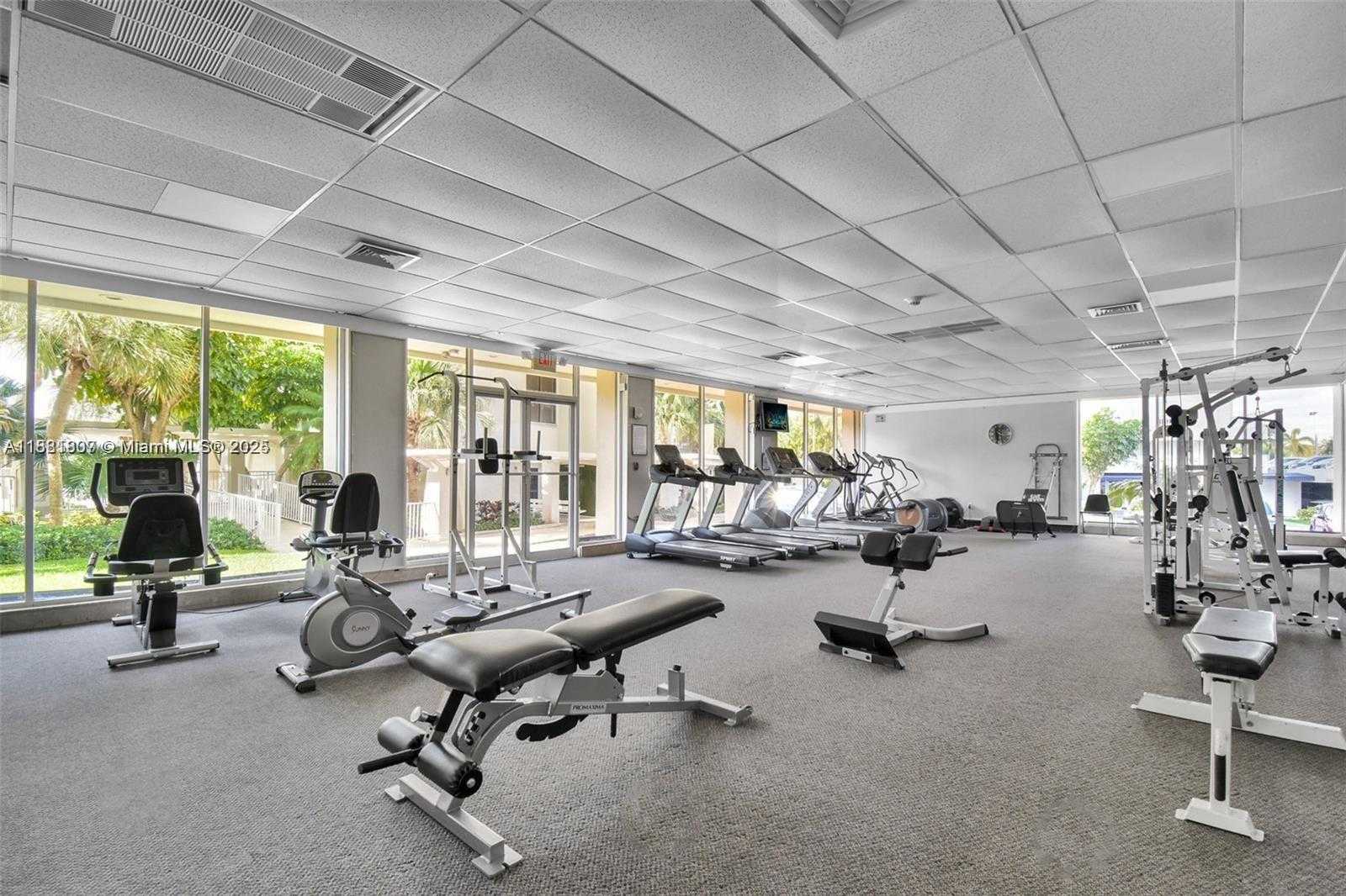 Small Image of 300 BAYVIEW DR #1711, Sunny Isles Beach Number 27