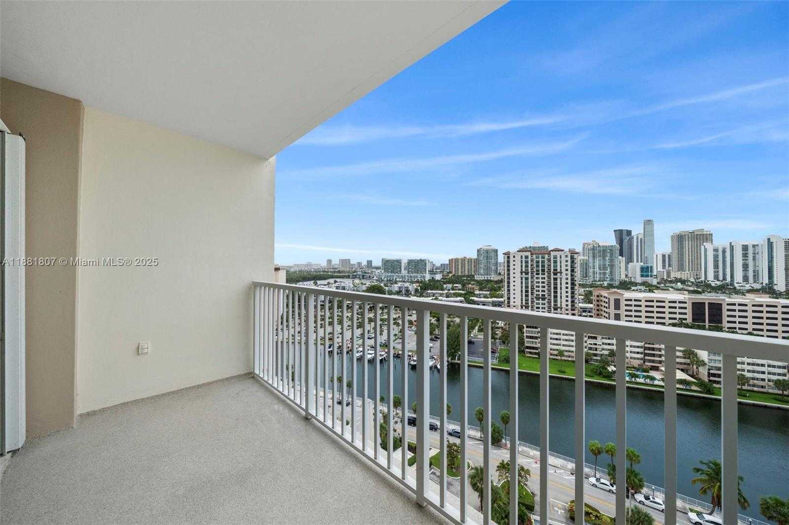 Small Image of 300 BAYVIEW DR #1711, Sunny Isles Beach Number 3