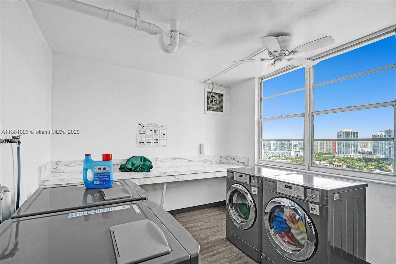 Small Image of 300 BAYVIEW DR #1711, Sunny Isles Beach Number 33