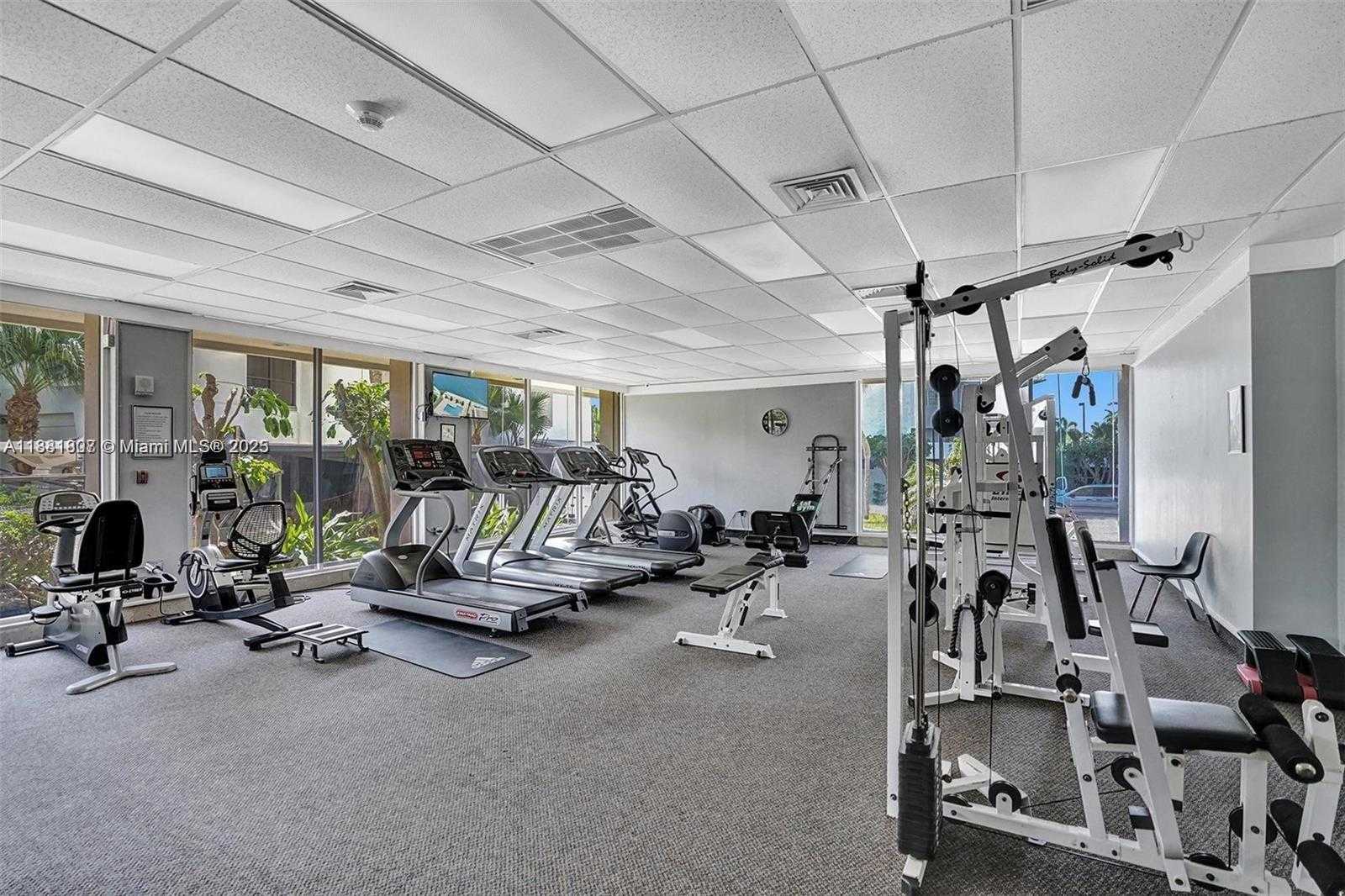 Small Image of 300 BAYVIEW DR #1711, Sunny Isles Beach Number 34