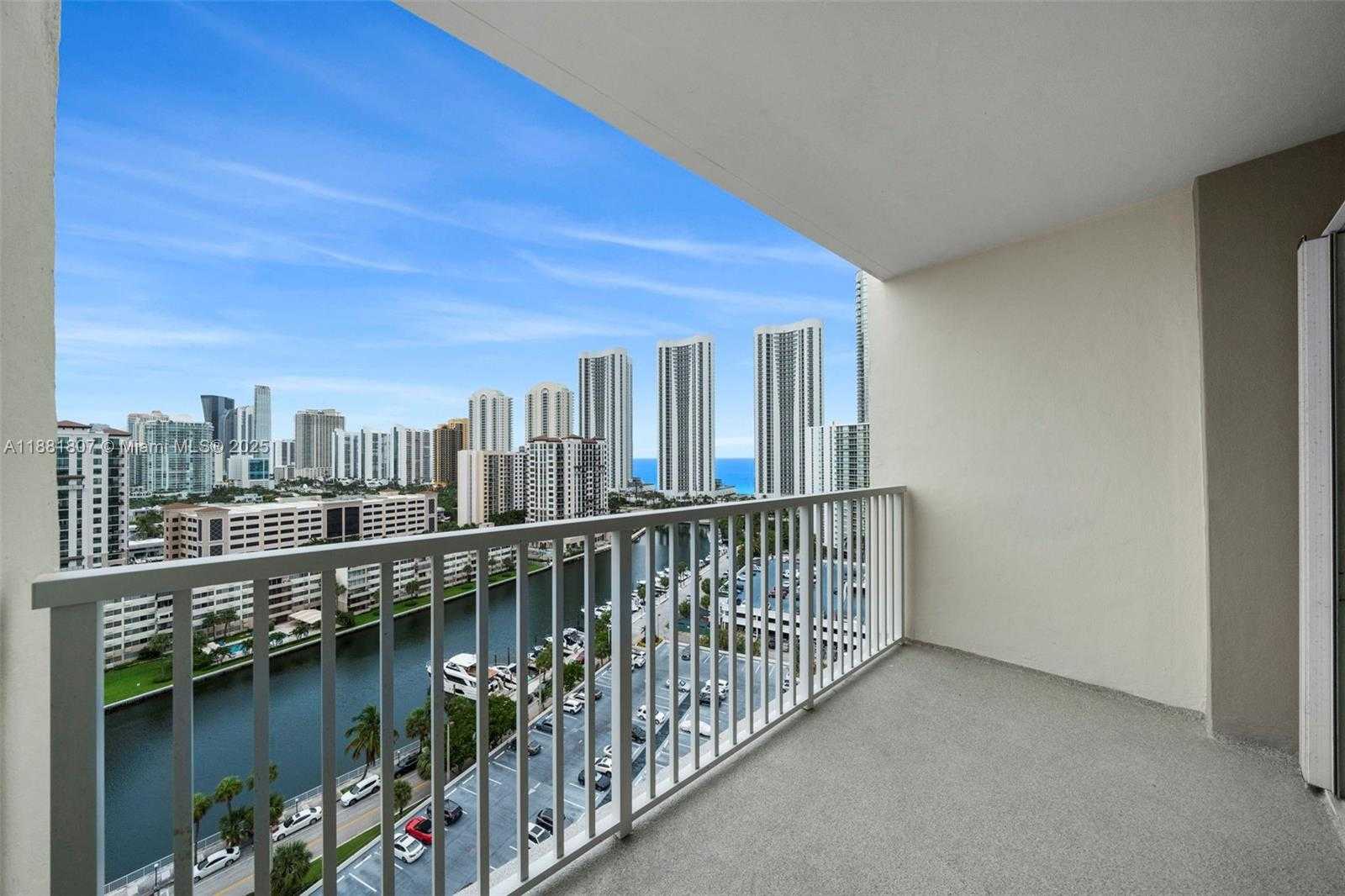 Small Image of 300 BAYVIEW DR #1711, Sunny Isles Beach Number 4