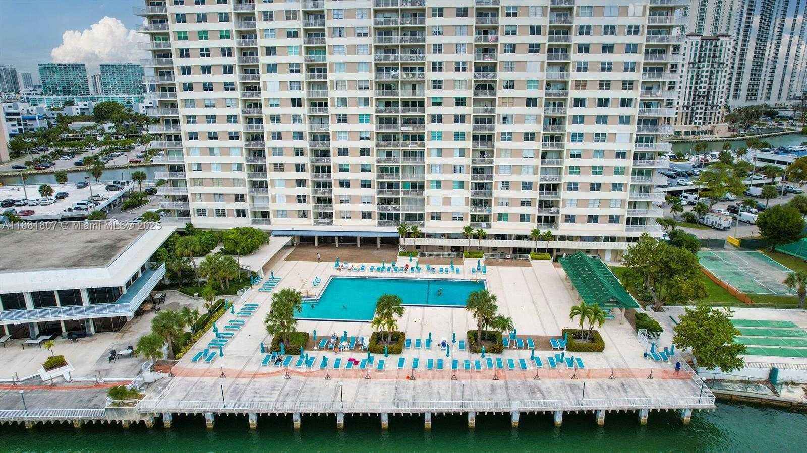Small Image of 300 BAYVIEW DR #1711, Sunny Isles Beach Number 40