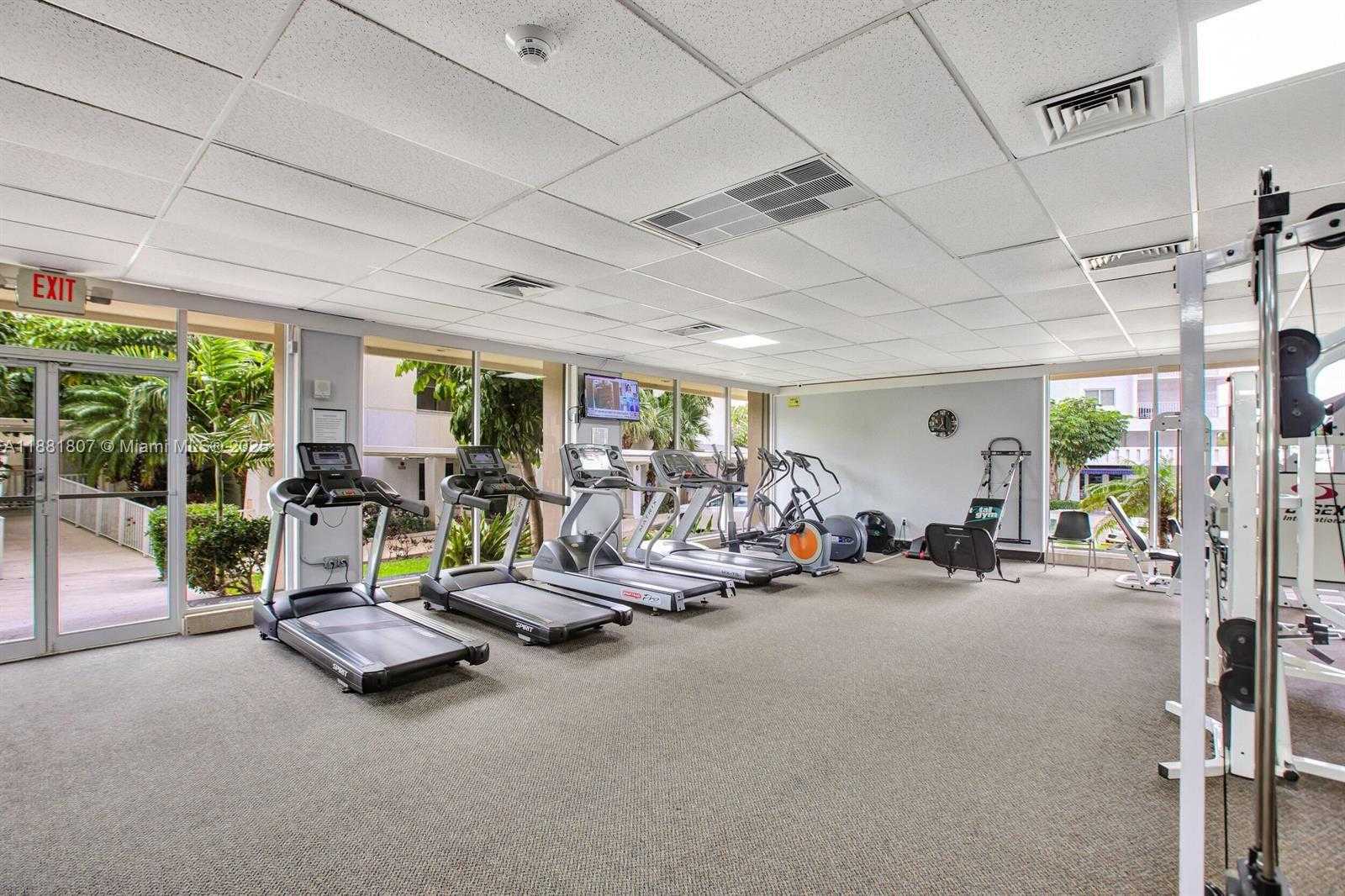 Small Image of 300 BAYVIEW DR #1711, Sunny Isles Beach Number 42