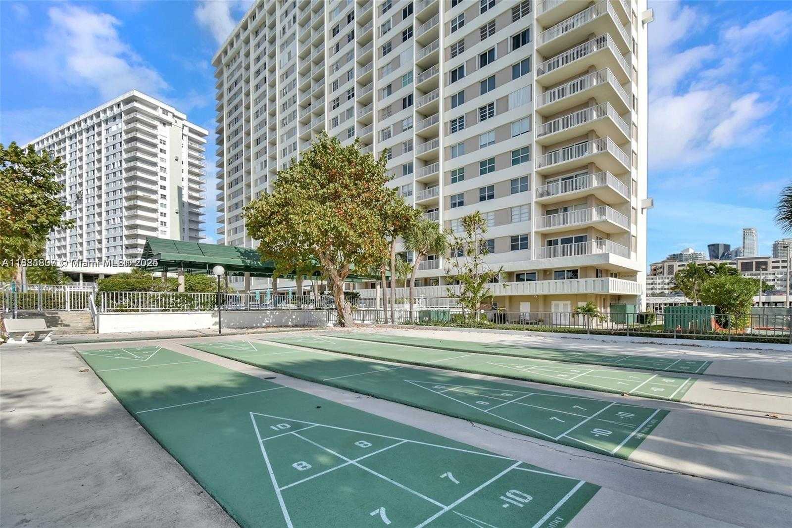 Small Image of 300 BAYVIEW DR #1711, Sunny Isles Beach Number 51