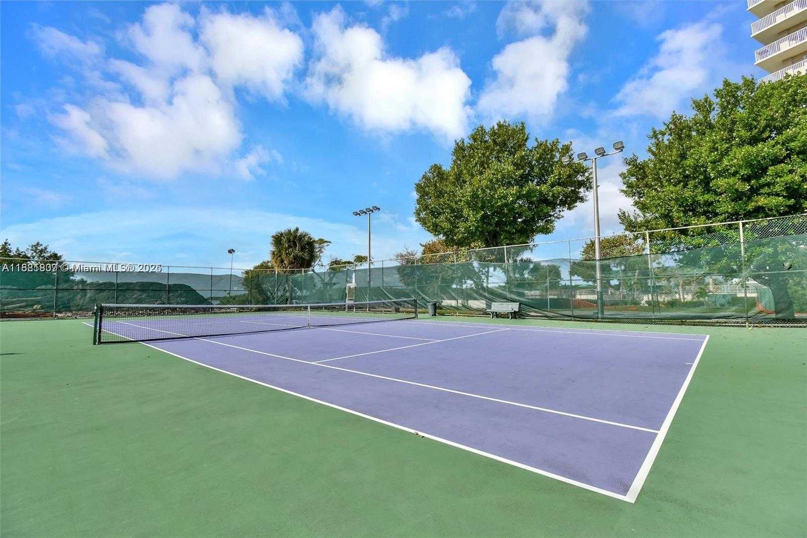 Small Image of 300 BAYVIEW DR #1711, Sunny Isles Beach Number 52