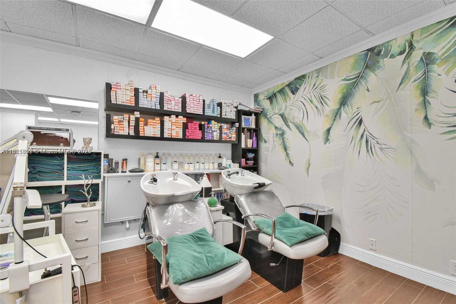 Small Image of 300 BAYVIEW DR #1711, Sunny Isles Beach Number 59