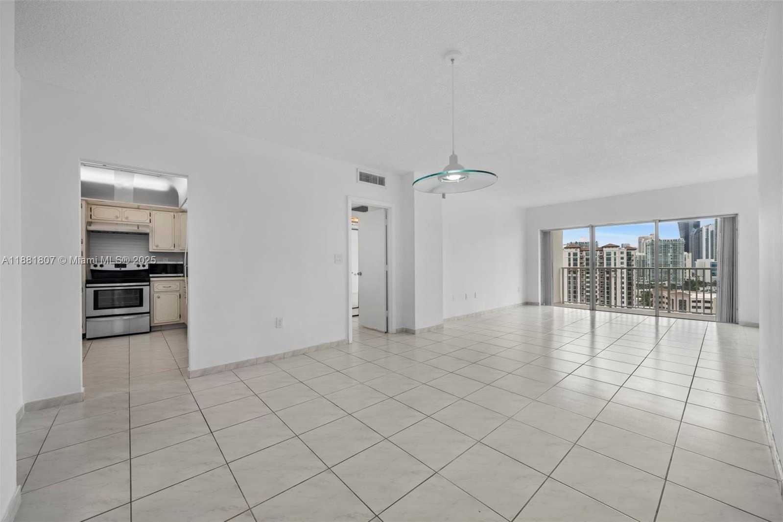 Small Image of 300 BAYVIEW DR #1711, Sunny Isles Beach Number 6