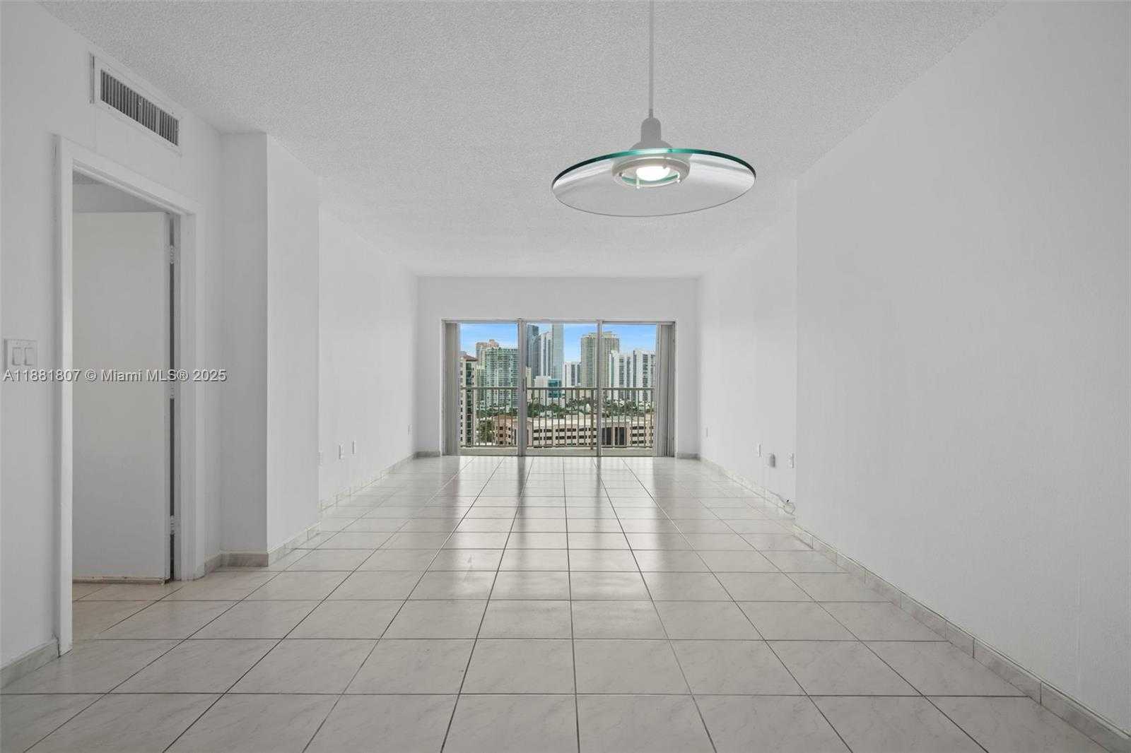 Small Image of 300 BAYVIEW DR #1711, Sunny Isles Beach Number 7
