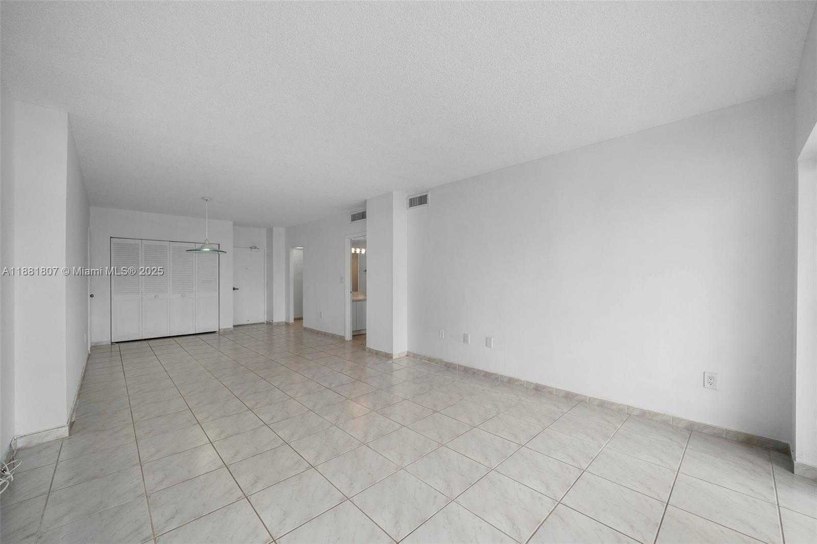 Small Image of 300 BAYVIEW DR #1711, Sunny Isles Beach Number 8