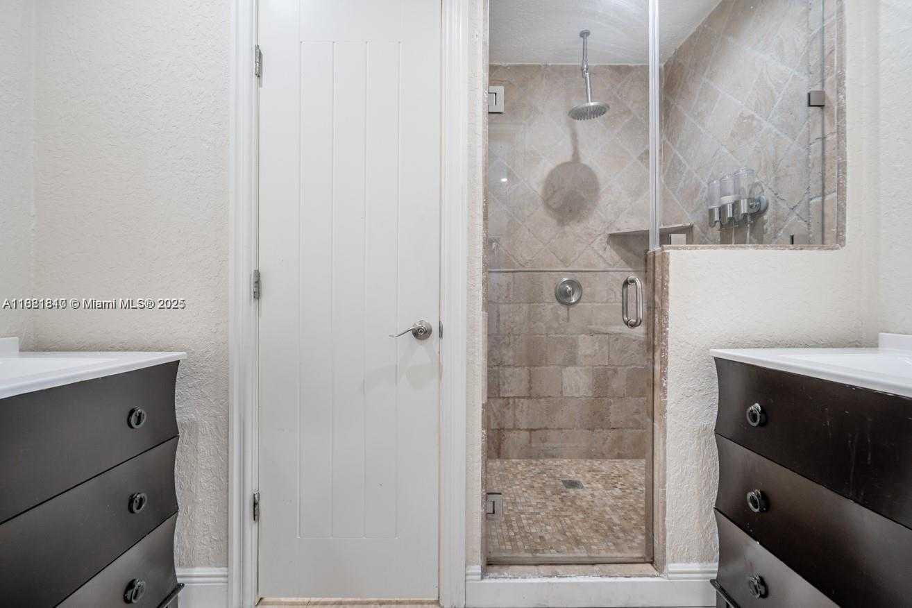 Small Image of 1365 SOUTH WEST 18TH ST, Miami Number 32